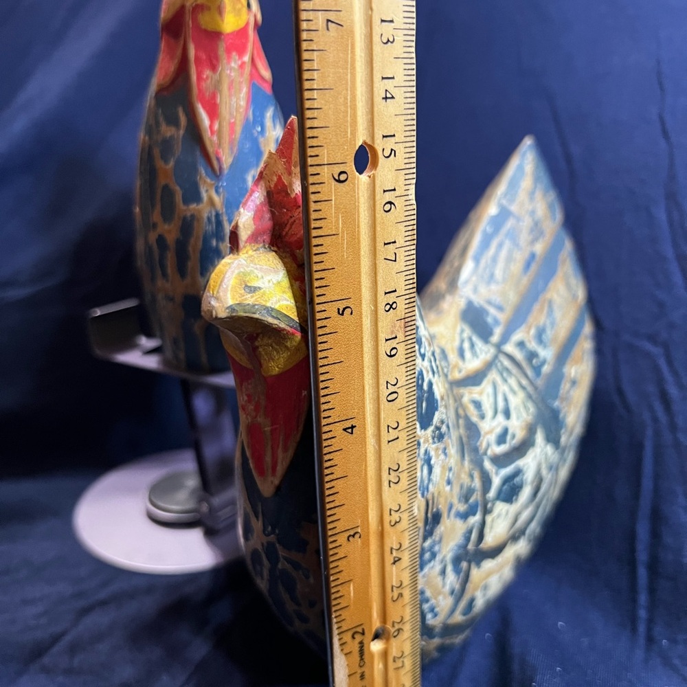 Pair of Vintage Hand Carved and Hand Painted Folk Art Roosters - Picture 13 of 16